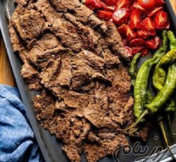 رول کباب ترکی طعام طلایی با استفاده از گوشت باکیفیت ادویه‌های طبیعی و بسته‌بندی کاملاً بهداشتی